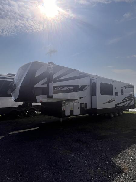 2025 Jayco SEISMIC 399