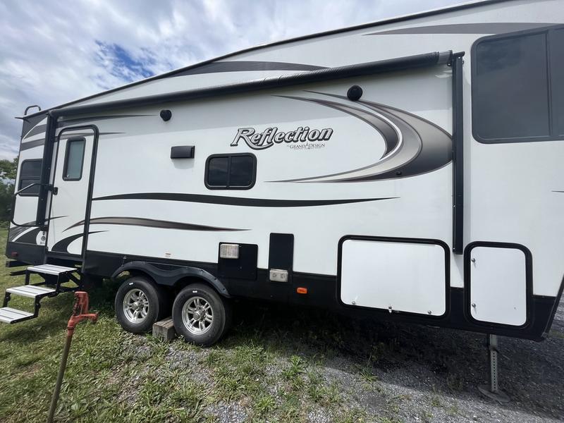 2018 Grand Design Reflection 150 Series Fifth-Wheel 230RL Narrow Body