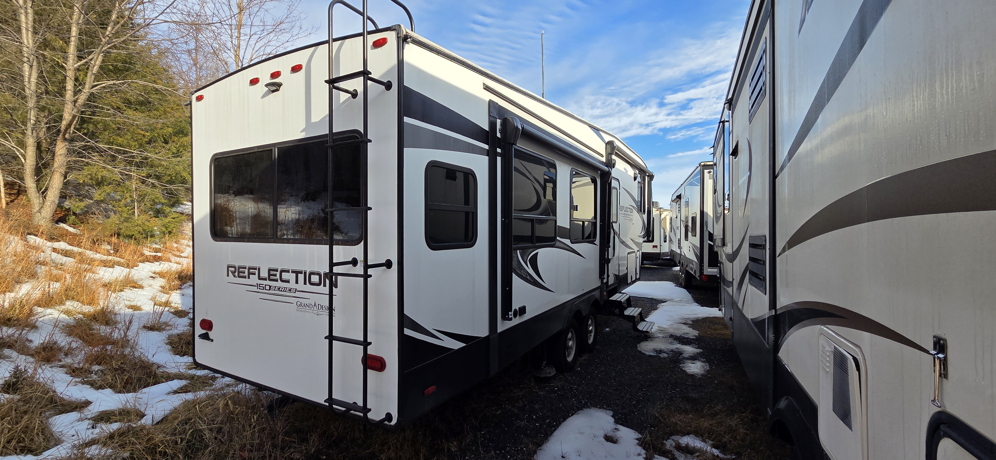 2022 Grand Design Reflection 150 295RL Narrow Body