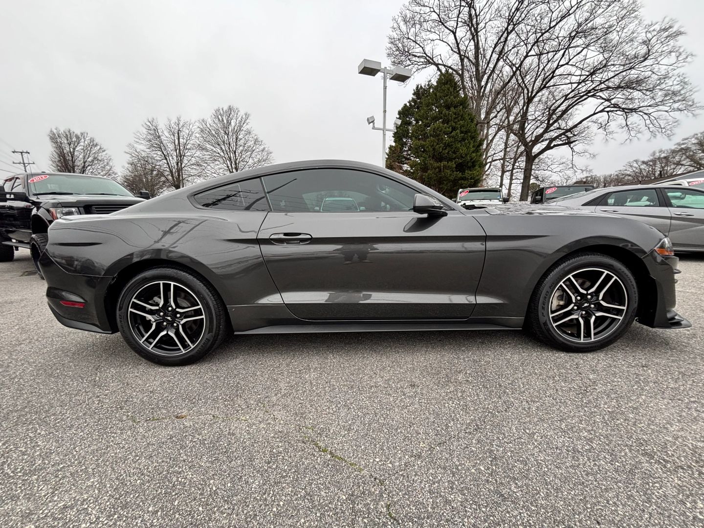 2020 Ford Mustang EcoBoost - Photo 2
