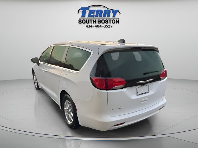 2022 Chrysler Voyager LX - Photo 5