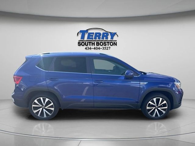 2024 Volkswagen Taos 1.5T SE's photo
