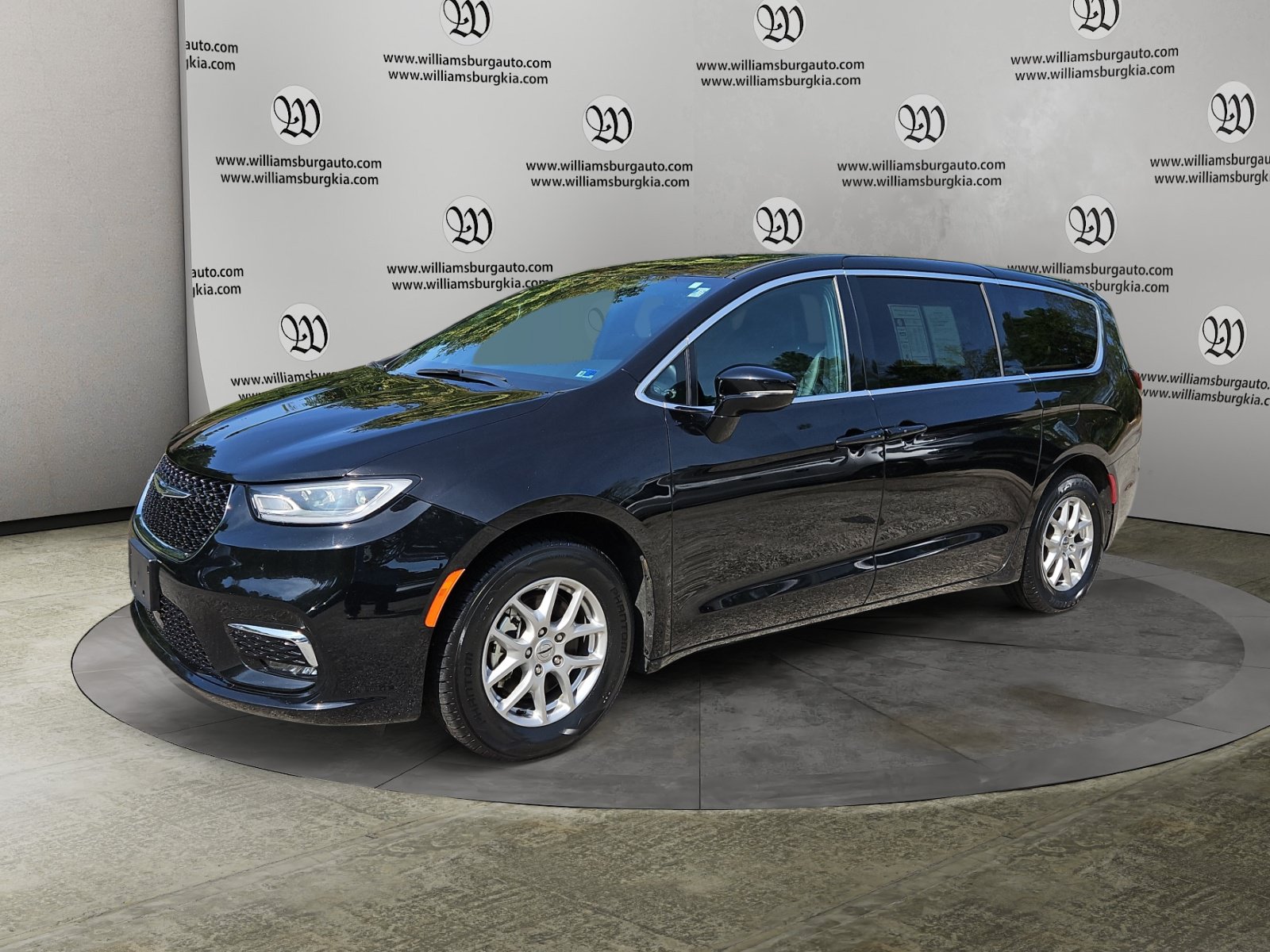 2025 Chrysler Pacifica Select